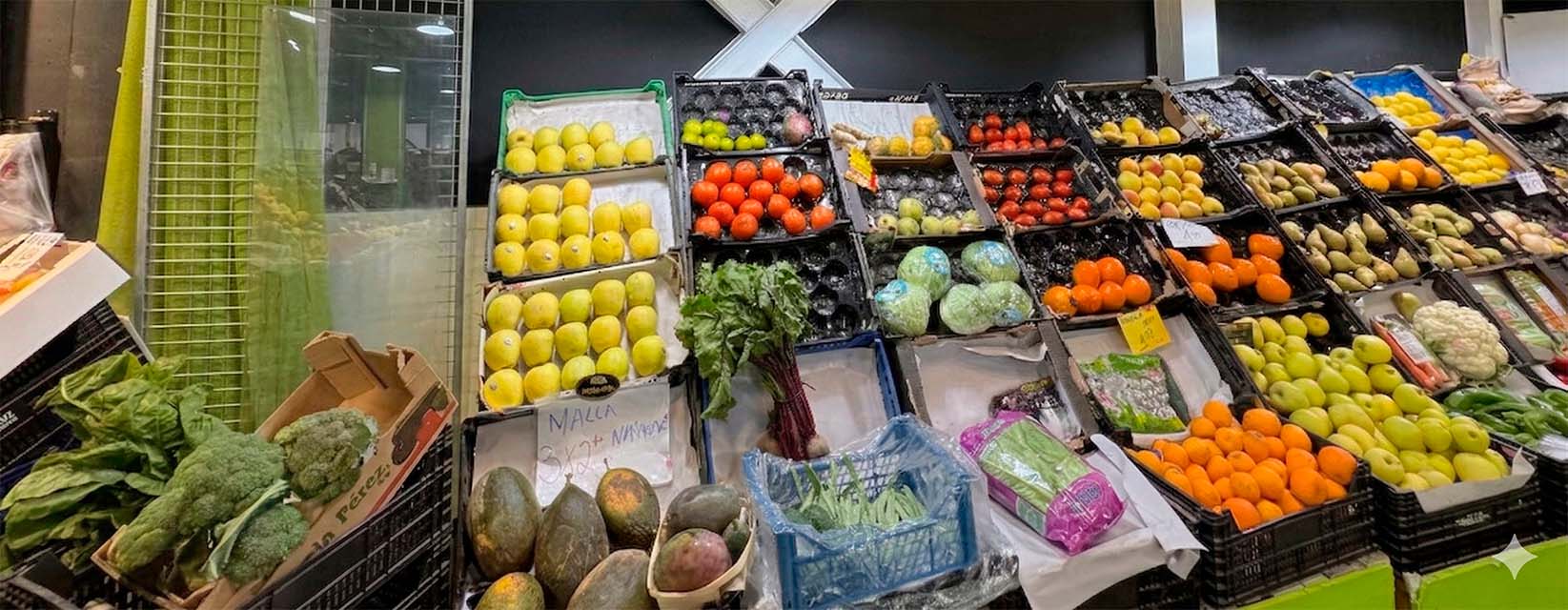 Estanterias con fruta